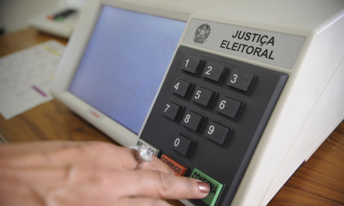 Imagem de Atlas/Intel: ACM Neto tem 48,8%, Jerônimo 47,5%; Rui lidera Senado e Lula abre 30 pontos sobre Flávio