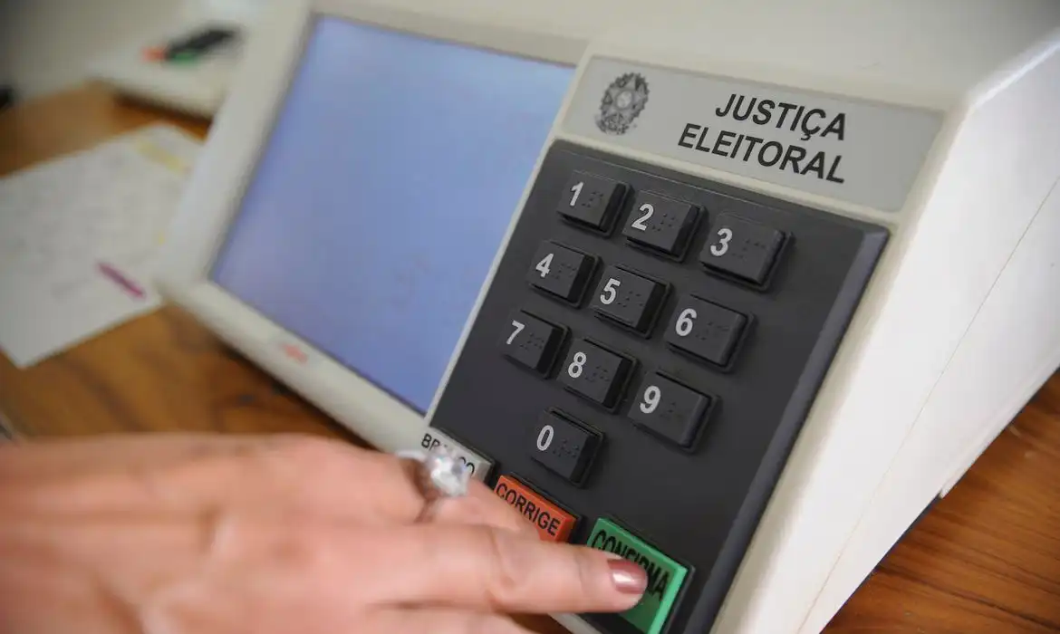 Imagem de Atlas/Intel: ACM Neto tem 48,8%, Jerônimo 47,5%; Rui lidera Senado e Lula abre 30 pontos sobre Flávio